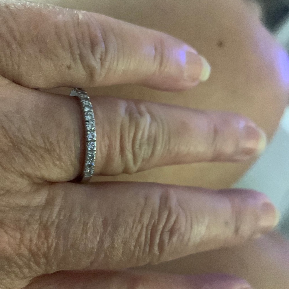 Beautiful diamond band. Bought for a Christmas present for engagement set.